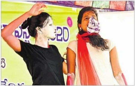 మహిళలు ఆత్మవిశ్వాసంతో ముందుకు సాగాలి