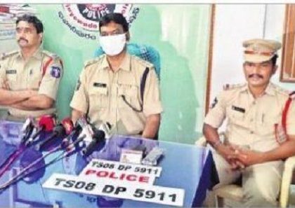 నకిలీ పోలీస్ ఇన్‌స్పెక్టర్ అరెస్ట్