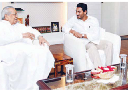 గవర్నర్ తో ముఖ్యమంత్రి భేటీ