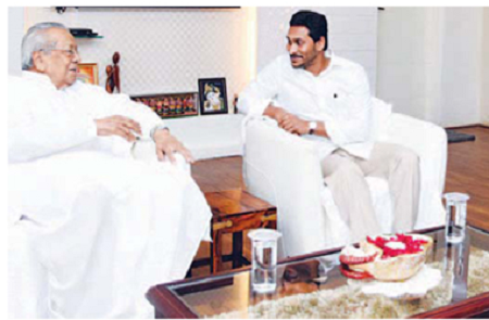 గవర్నర్ తో ముఖ్యమంత్రి భేటీ