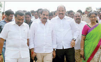 వరద బాధిత రైతులకు వంద శాతం పరిహారం