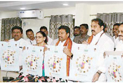 ప్రధాన ఆలయాల వివరాలతో అందంగా క్యాలండర్