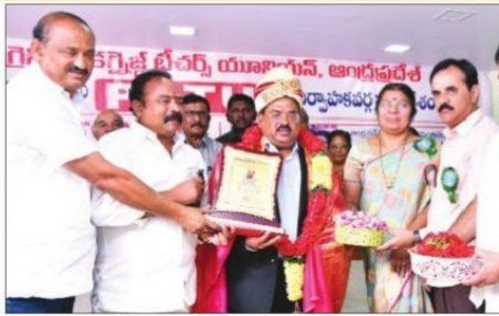 సమాజానికి దిక్సూచి ఉపాధ్యాయుడే