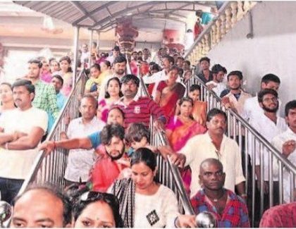 నూతన సంవత్సర వేళ.. దుర్గమ్మకు విశేష పూజలు