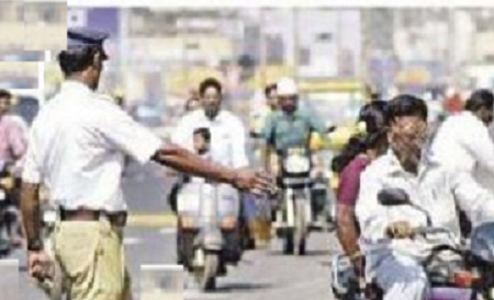 లైసెన్సు లేకుండా వాహనంతో రోడ్డెక్కితే జైలుకే!