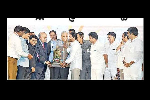 విద్యారంగంలో విప్లవాత్మక మార్పులు