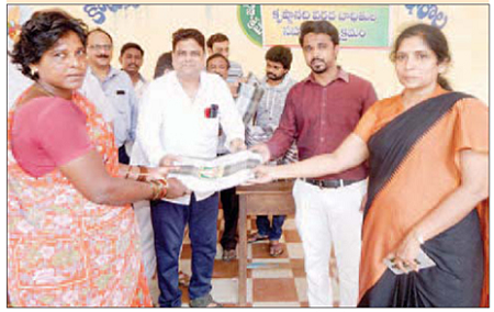 వరద బాధితులకు సాయం చేయండి