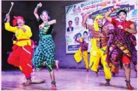 ఆకట్టుకున్న జానపద నృత్యం
