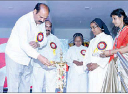 విద్యార్థులకు ఉత్తమ విద్యనందించే క్షేత్రాలు పాఠశాలలు