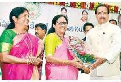 అతివకు అవకాశాల్లో సగం