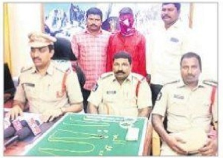 దొంగతనాలు చేస్తున్న పాతనేరస్తుల అరెస్టు