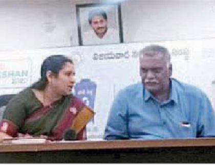 ప్రైవేటు ఏజెన్సీల ద్వారా చెత్త తరలింపు