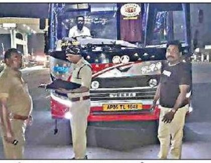 ట్రావెల్స్ బస్సులపై మెరుపు దాడులు