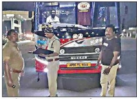 ట్రావెల్స్ బస్సులపై మెరుపు దాడులు