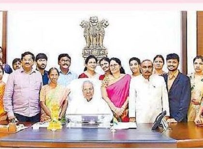 గవర్నర్ ను కలిసిన సైకాలజిస్ట్ లు