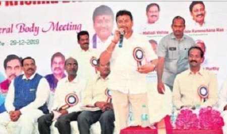 సమిష్టి కృషితోనే వ్యాపారాభివృద్ధి