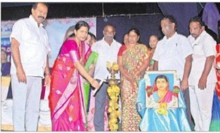 సావిత్రిబాయి పూలే ప్రతిభా పురస్కారాలు ప్రదానం
