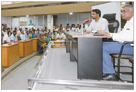 ప్లాస్టిక్ సేకరణలో నిర్లక్ష్యం తగదు