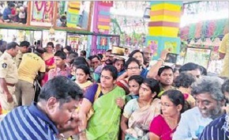 వీరమ్మతల్లికి పొంగళ్ల నివేదన