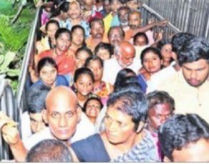 దుర్గమ్మ సన్నిధిలో రద్దీ