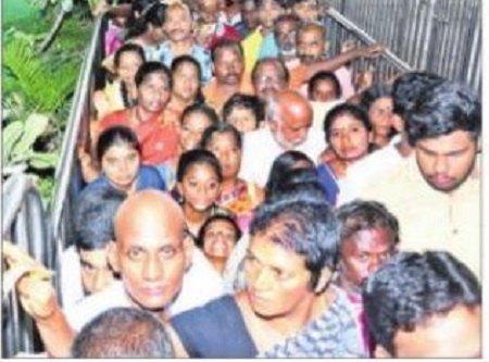 దుర్గమ్మ సన్నిధిలో రద్దీ
