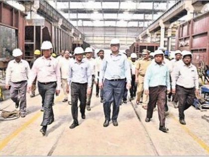 రైల్వే వాగన్ వర్క్‌షాప్‌లో జీఎం తనిఖీలు