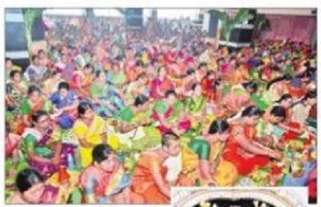వరలక్ష్మీగా దర్శనమిచ్చిన దుర్గమ్మ