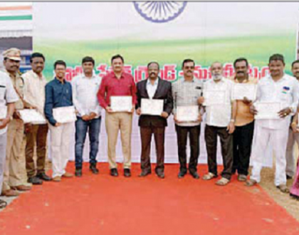వీఎంసీ అధికారులు, సిబ్బందికి ప్రతిభా పురస్కారాల ప్రదానం