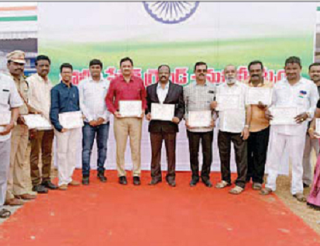 వీఎంసీ అధికారులు, సిబ్బందికి ప్రతిభా పురస్కారాల ప్రదానం
