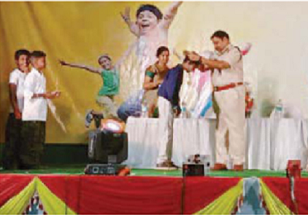 విద్యార్థులు ఉన్నత శిఖరాలు అధిరోహించాలి