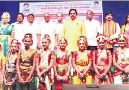బాలబాలికలలో సంస్కార జ్యోతులను వెలిగించాలి