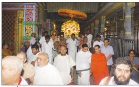 పరవశింప చేసిన పల్లకి సేవ