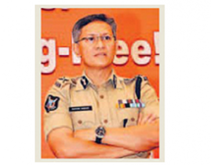 మీరు ఇంట్లో ఉండండి.. రక్షణగా మేం బయట ఉంటాం!