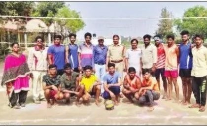 క్రీడల పట్ల ఆసక్తి పెంచుకోవాలి