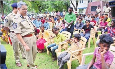 పసివాళ్లే.. పన్నోళ్లు!