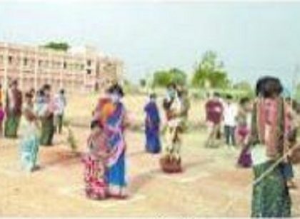 సొంత జిల్లాలకు వలస కూలీలు