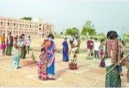 సొంత జిల్లాలకు వలస కూలీలు