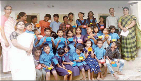 బాల కళాకారులను ప్రోత్సహించాలి