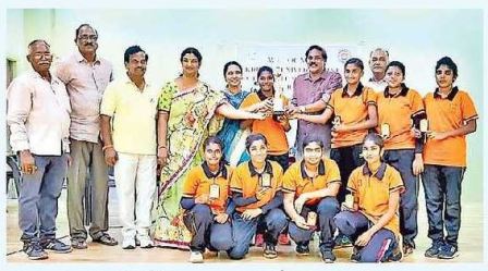 వర్శిటీ మహిళా వాలీబాల్ విజేత ఎస్  డీఎం సిద్ధార్థ