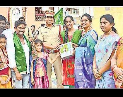 సంప్రదాయాలకు అద్దం పట్టిన రంగవల్లులు..!