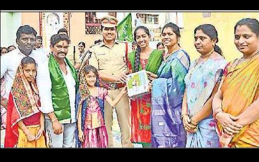 సంప్రదాయాలకు అద్దం పట్టిన రంగవల్లులు..!