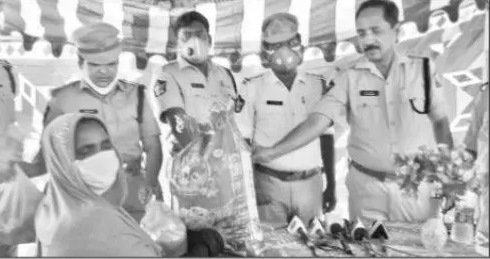 అనవసరంగా రోడ్లమీదకు రావద్దు