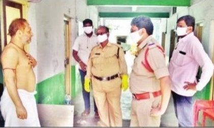 హృద్రోగి ప్రాణాలు కాపాడిన పోలీసులు
