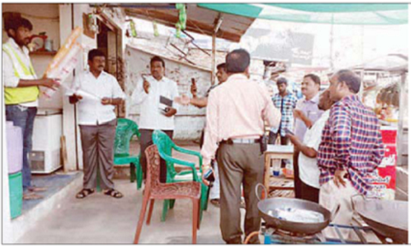 ప్లాస్టిక్ వినియోగిస్తున్న హోటళ్లపై వీఎంసీ దాడులు