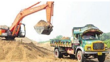 స్టాక్ యార్డుల్లో నిండుగా ఇసుక