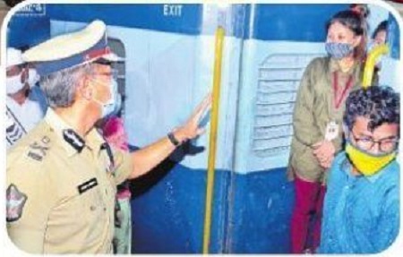 హాల్లో.. హ్యాపీ జర్నీ