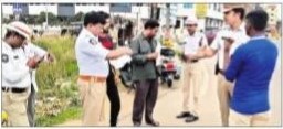 ట్రాఫిక్ నిబంధనలు పాటించాలి