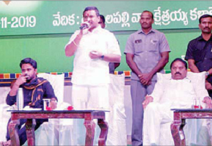 విద్యార్థులు అన్ని రంగాల్లోనూ ప్రగతి సాధించాలి