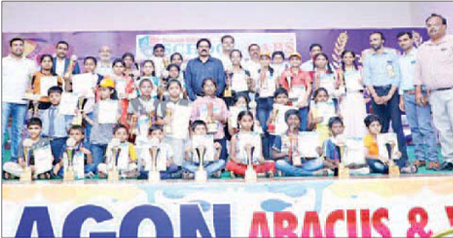 అబాకస్ పోటీ పరీక్షలో విజేతలకు బహుమతులు