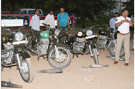 బుల్లెట్లపై ట్రాఫిక్ స్పెషల్ డ్రైవ్